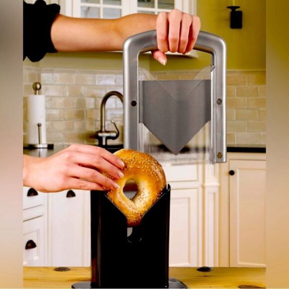Larien Original Bagel Guillotine Bagel Biter Slicer Commercial Copyright 1996 - Picture 7 of 10